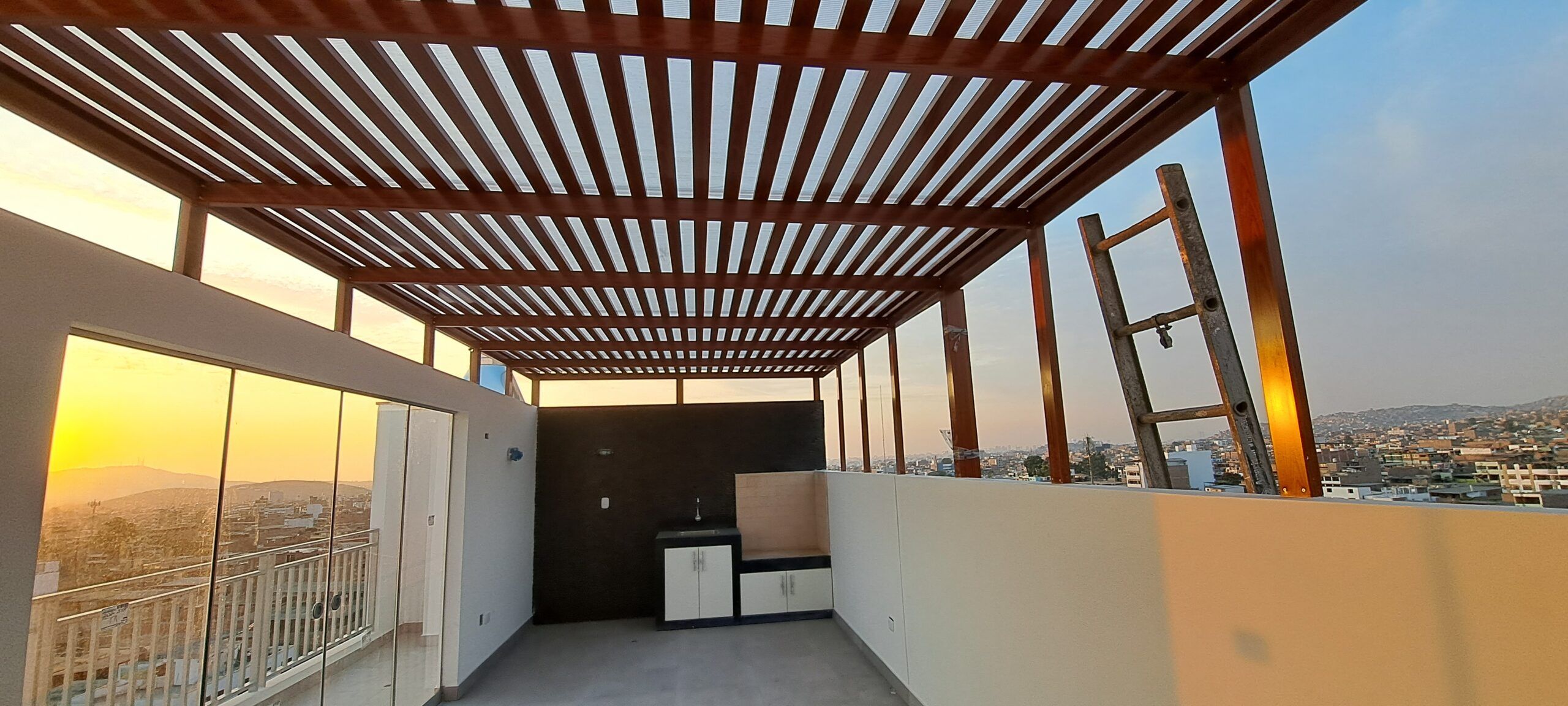 Techo Sol y Sombra con Estructura Metálica